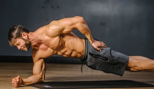 تمرینات قدرتی در خانه: بدون نیاز به باشگاه عضلات خود را تقویت کنید